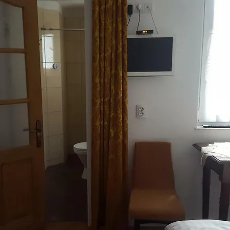 In An Old House 3* تريسكافيتس